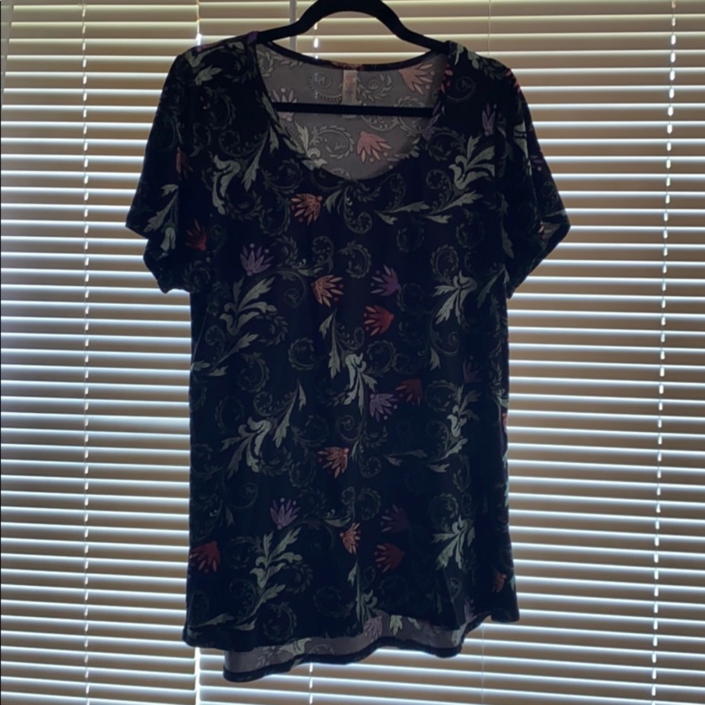 LuLaRoe Classic T - Size Large